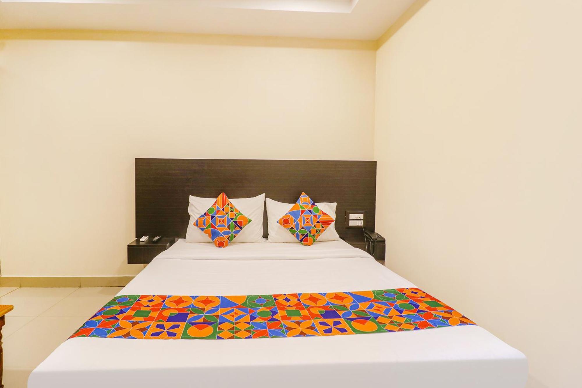 Fabhotel Champion Residency - Kr Puram バンガロール エクステリア 写真